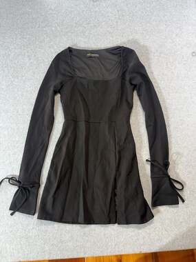 Finesse XS Black Long Sleeve‎ Mini Dress | Square Neck Tie Sleeve Skater Dress